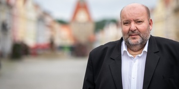 Do senátních voleb vstupuje Václav Sladký