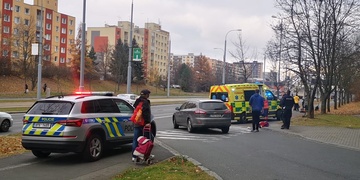 Ke střetu vozu se ženou došlo přímo na přechodu