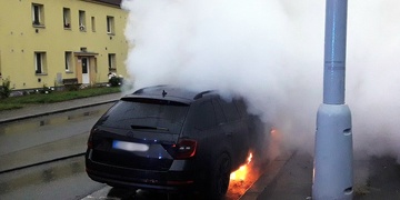 Dnešní ranní požár vozu má zřejmě na svědomí žhář