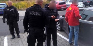 Strážník zadržel pumpaře na čerpací stanici