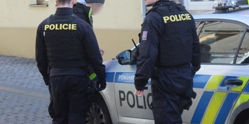 Muž ujížděl autem i utíkal po svých - marně