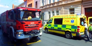 Slovák s více než třemi promile si rozbil hlavu o projíždějící auto