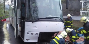 Srážka autobusu a autem