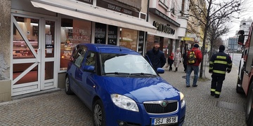 Dnes bourají auta bez řidičů