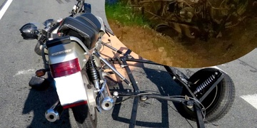 Motocykl se sajdkárou dostal smyk a čelně se střetl s autem