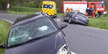 Způsobil nehodu, zranil ženu a z místa utekl