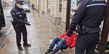Opilci v centru Plzně