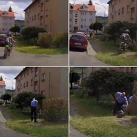 Motorkáře vyděsila policejní siréna natolik, že havaroval
