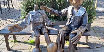 Socha Hurvínka na náměstí Republiky v Plzni přišla o hlavu