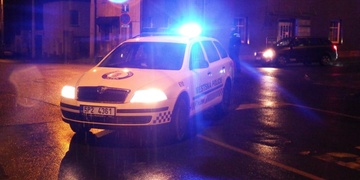 Honička v centru Plzně, opilec po nehodě ujížděl a odmítal zastavit