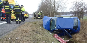 Nehoda ve Štipoklasech i v Třemošné, vlak ve stromech - tak vypadala neděle hasičů