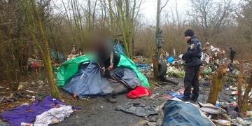 Strážníci zajistili dva celostátně hledané a zachránili pět týraných koček