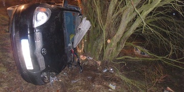 Ženu zraněnou při havárii vozu z místa transportoval vrtulník