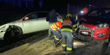 Při střetu vozů byla zraněna žena a dítě