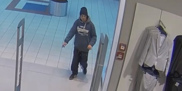 Po zloději zbyly v obchodě jen staré adidasky