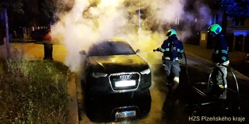 Požár auta na Slovanech