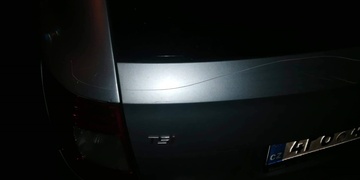 Vandal poškrábal auto
