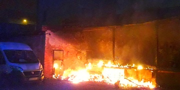 Noční požár na Doudlevecké