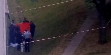 Žena se vrhla z okna a byla na místě mrtvá