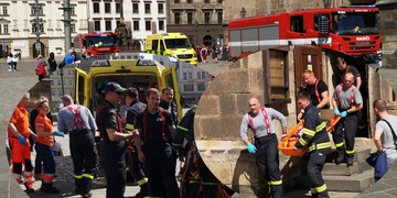 Záchrana ženy z věže kostela