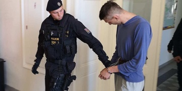 Ukrajinci, který se v Lobzích pokusil extrémně brutálně zavraždit dívku, hrozí i výjimečný trest