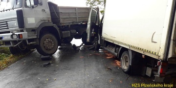 Dodávka se střetla s Liazkou
