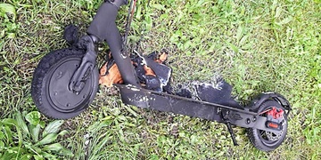 Na balkoně shořela elektrokoloběžka