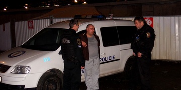 Opilý Bulhar s téměř dvěma promile havaroval v centru Plzně