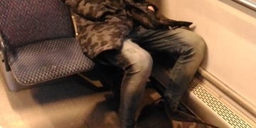 Maturant pozvracel sebe i autobus