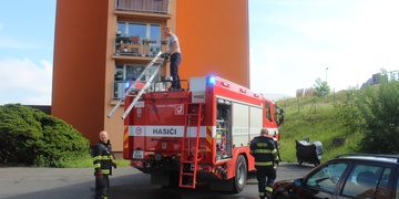 Zapomněl snídani na sporáku a šel do práce