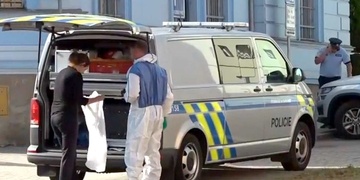 Muž nejprve zastřelil ženu, pak sebe