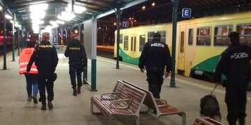 Posílení hlídek na nádraží přináší ovoce