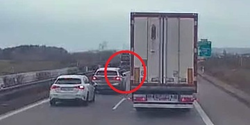 Ve velmi sledovaném případu střelby na kamion byli dnes obviněni dva muži