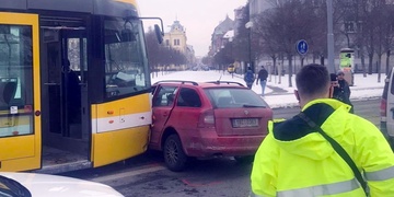 Řidič přehlédl tramvaj