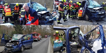 Vážná dopravní nehoda, hasiči vyprošťují mladého muže