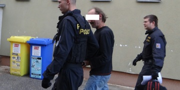 Policista ve svém osobním volnu zadržel zloděje