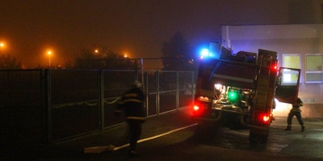 Požár v základní škole zničil halu