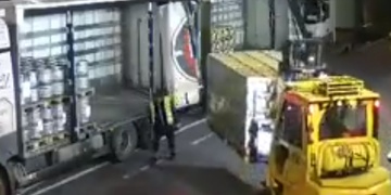 Smrt při nakládce v pivovaru