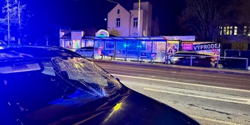 Opilec vběhl přímo před projíždějící auto