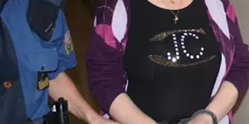 Podařená dcerka vykradla matce účet v bance i trezor doma