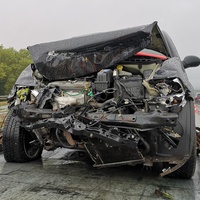 Řidička si zdemolovala auto o svodidla