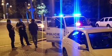 Řidiči téměř nestačila silnice