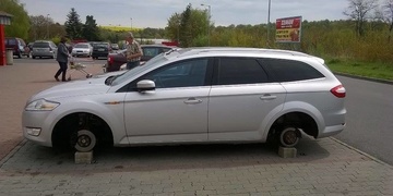 Pomáháme pátrat: Zloděj ukradl hliníková kola