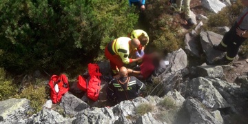 Turistka spadla ze srázu