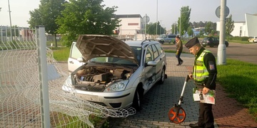 Ranní nehoda, odražený vůz skončil v plotě