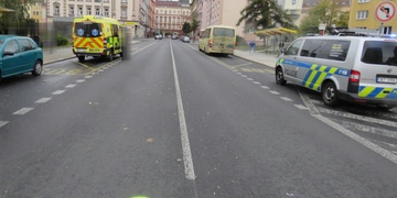 Sedmasedmdesátiletá řidička srazila chodkyni na přechodu