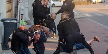 Bitka pěti lidí v Kollárově ulici a napadení hosta v herně v Remusu