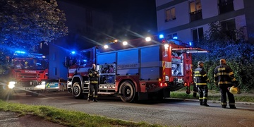 V noci vyjížděli hasiči do Zahradní ulice