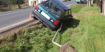 Srazil značku a havaroval