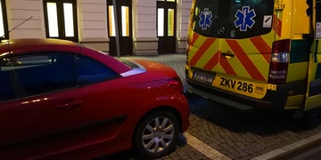 "Takhle zazdít vrata sanitce může jen úplný játro," komentoval svědek